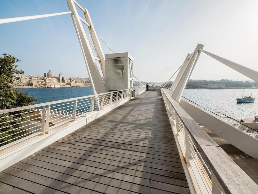 Seaview Apartment In Fort Cambridge, Sliema Esterno foto