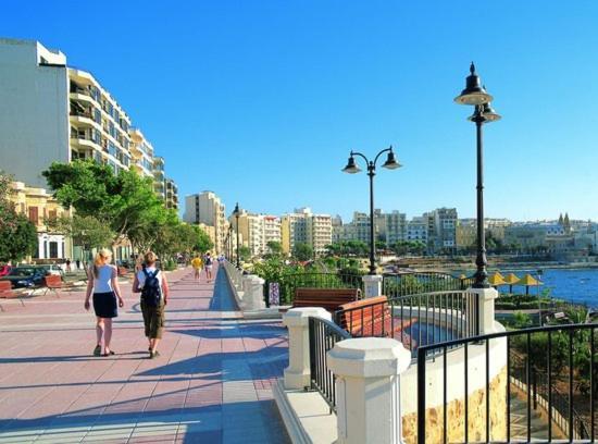 Seaview Apartment In Fort Cambridge, Sliema Esterno foto