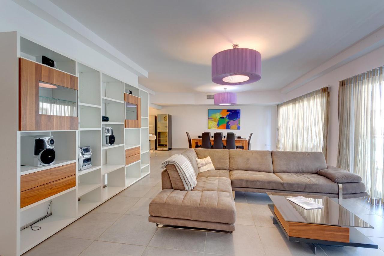 Seaview Apartment In Fort Cambridge, Sliema Esterno foto